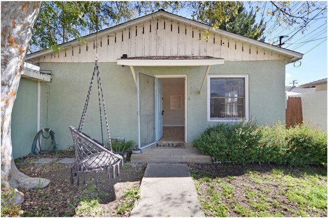 Building Photo - 1004 E Almond Ave