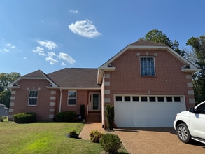 Building Photo - 205 Queens Ln Ct