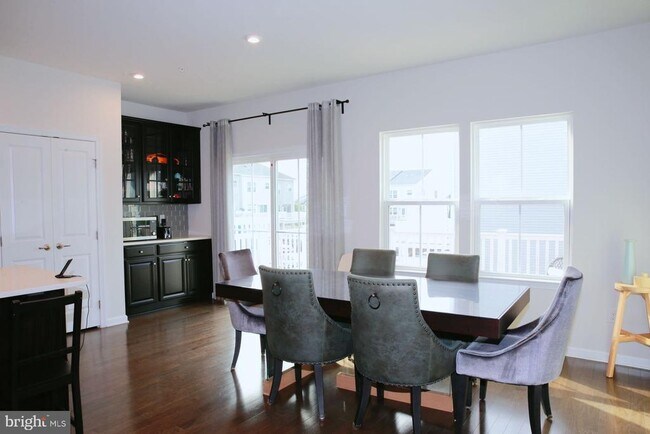 Building Photo - 502 Holywell Dr