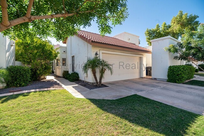 Building Photo - 8910 S Heather Dr