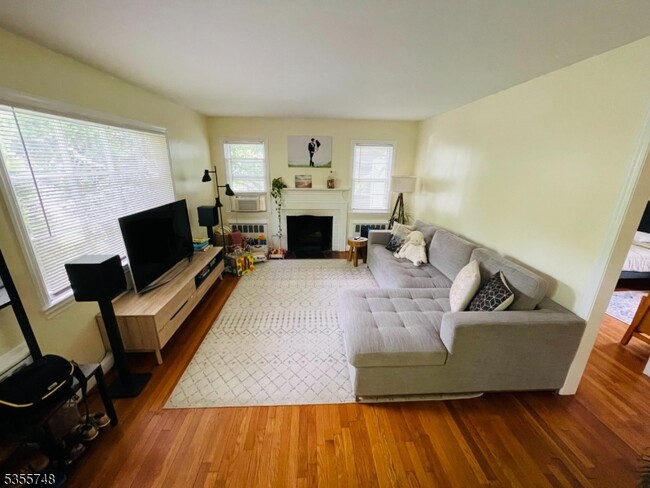 Foto del edificio - 274 Woodland Ave