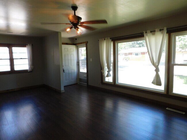 Foto del edificio - Awesome 3 bedroom/1 bath home in El Dorado!