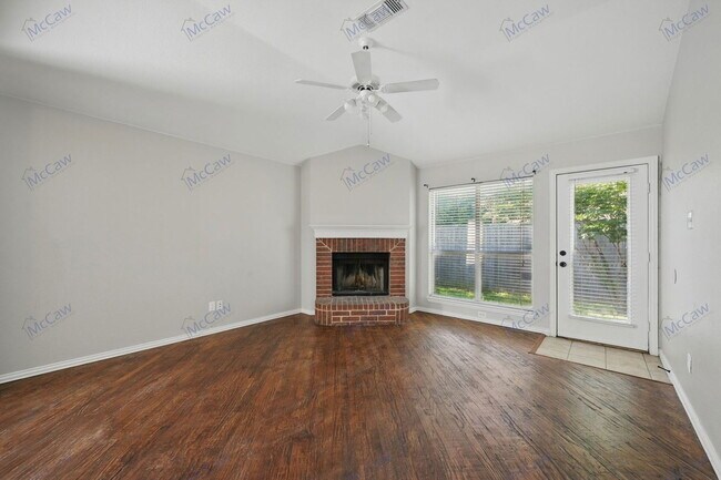 Foto del edificio - 1012 Waterview Dr