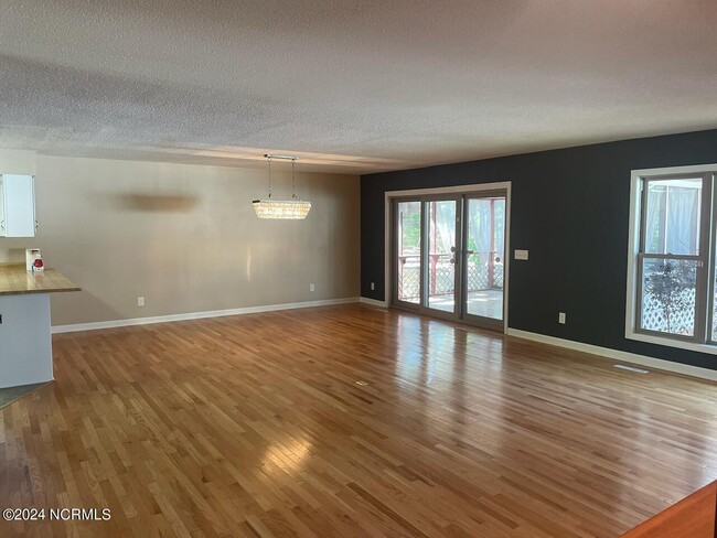 Building Photo - 6 Glen Eagles Ln