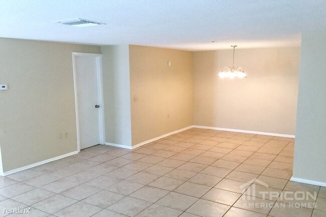 Building Photo - 7613 Coventry Dr