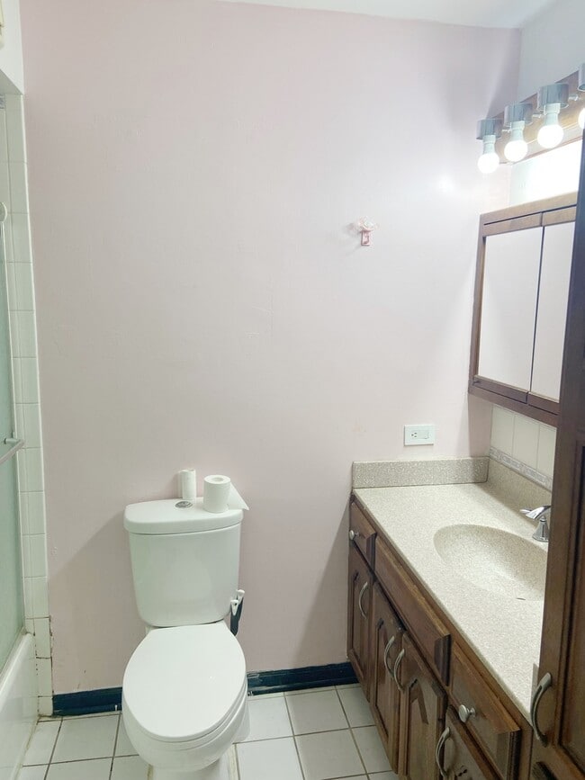 Foto del edificio - 5538 E Lake Dr