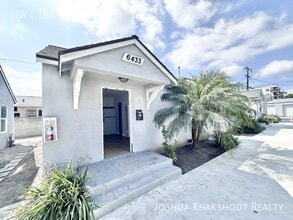 Building Photo - 6433 S Victoria Ave