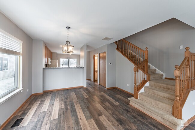 Foto del edificio - 2431 Roxbury Ln