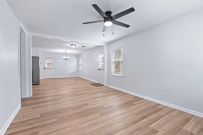 Foto del edificio - 111 Lori St