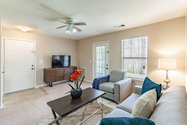 Building Photo - Somerset Pointe Apartments