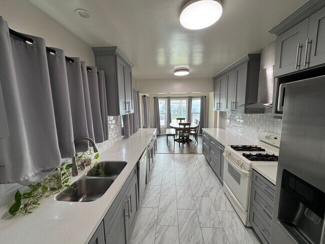 Foto del edificio - **COMING SOON**  CHARMING LAKEWOOD HOME!