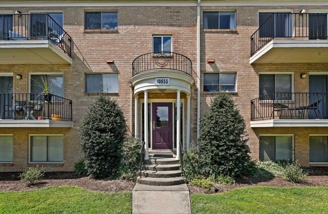 Foto del edificio - 10655 Montrose Ave