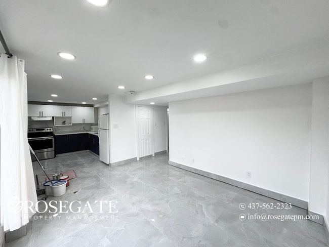 Photo du bâtiment - BRAND NEW 3 BEDROOM 2 BATHROOM WALKOUT BASEMENT