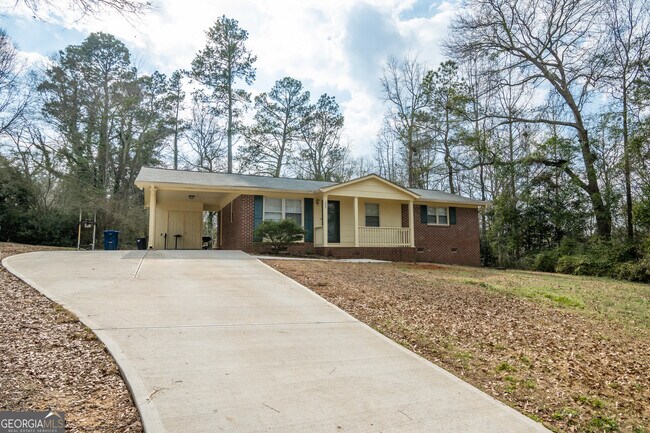 Building Photo - 105 Cedar Dr