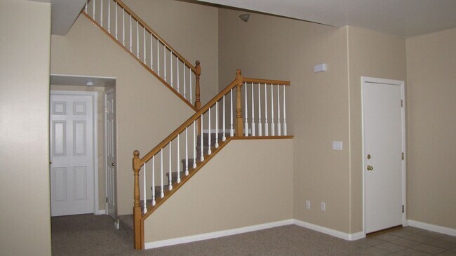 Building Photo - Silver Creek Home