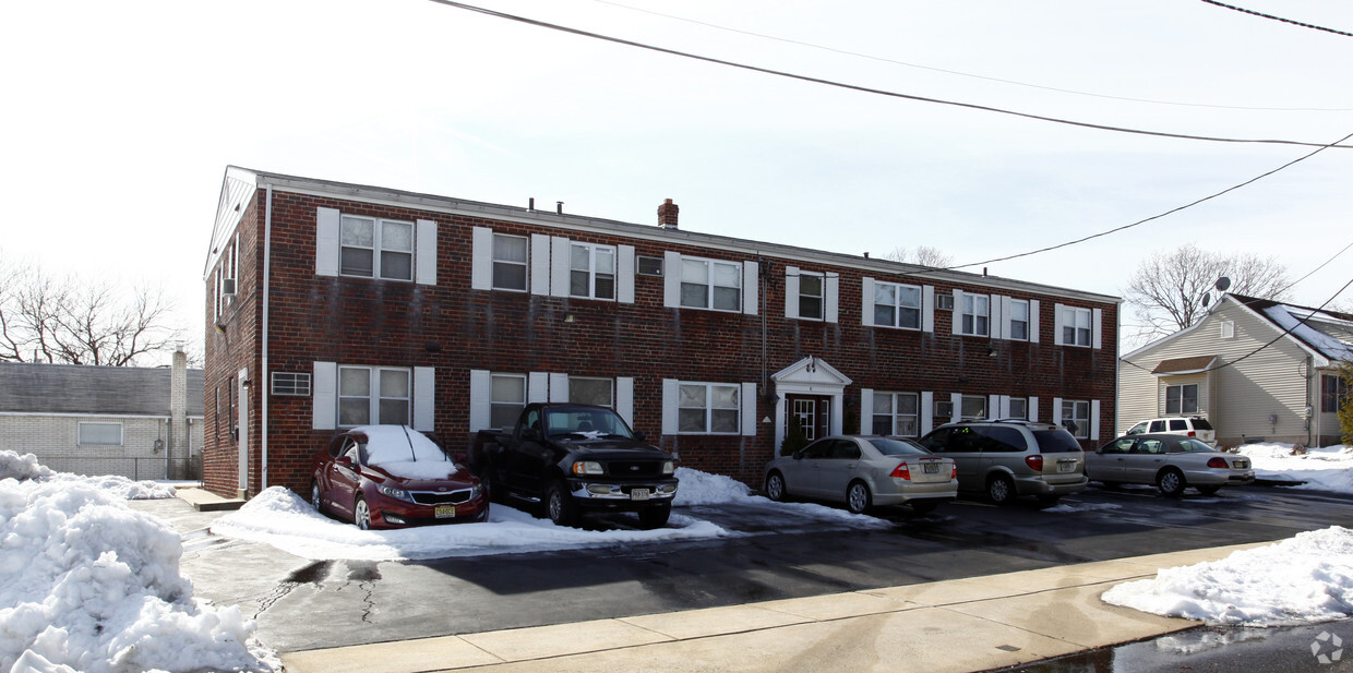 Building Photo - 6 Burr Ave