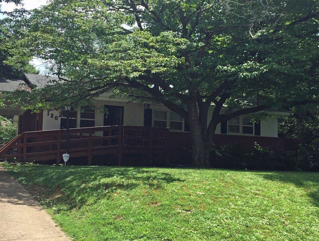 Primary Photo - 130 Holiday Dr