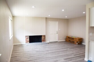 Building Photo - 815 N Olive St
