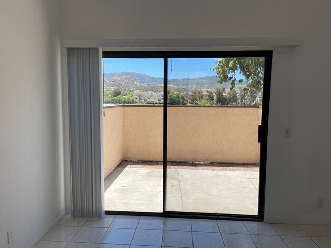 Building Photo - 27607 Nugget Dr