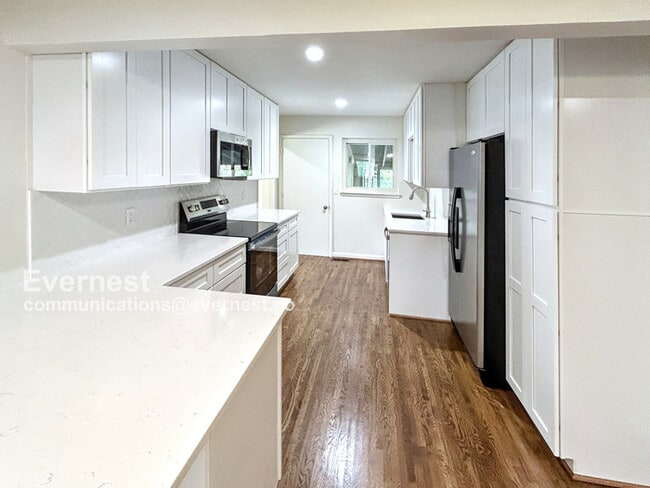 Building Photo - 545 Edgecrest Cir