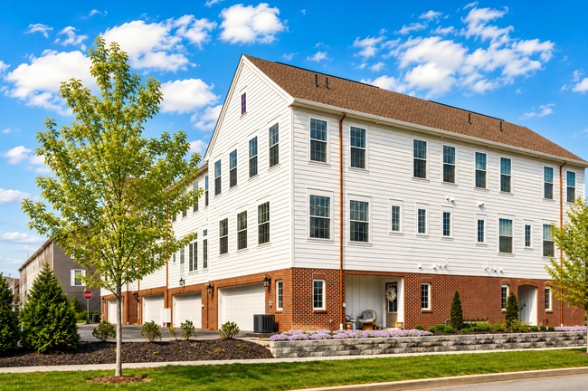 Photo - 800 Gillian Ln (Cranberry Township, PA) Townhome