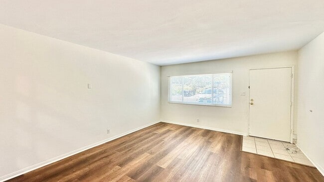 Building Photo - Light, Bright, and Recently Updated, this ...
