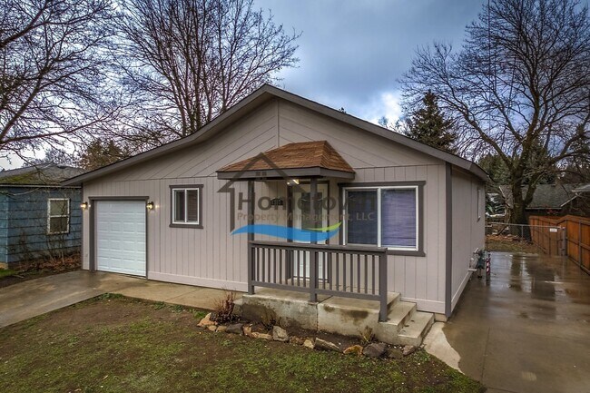 Foto del edificio - 3 Bed 1 Bath Coeur D'Alene Home with Single Car Garage!