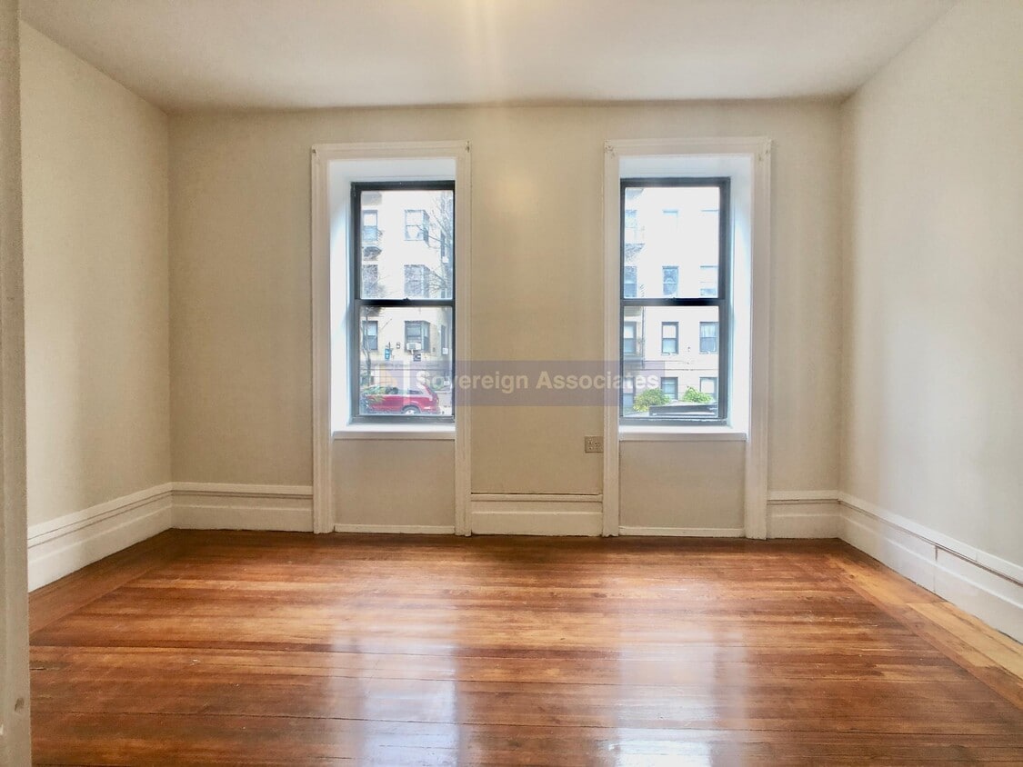 Primary Photo - 182 Claremont Ave