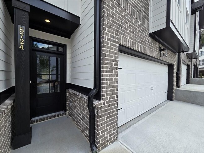 Building Photo - 5724 Urban Vlg Wy