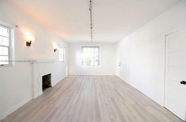 Foto del edificio - 3306 S Le Jeune Rd