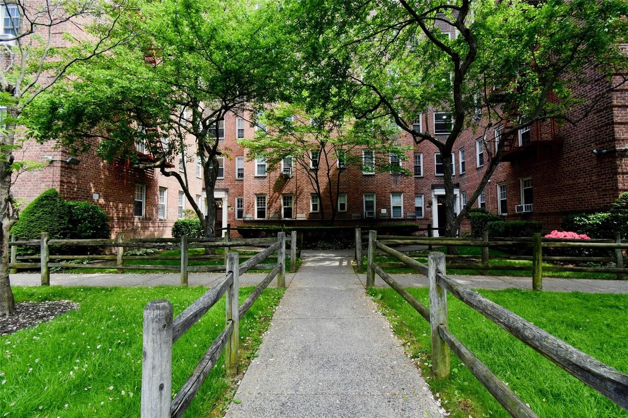 Primary Photo - 770 Bronx River Rd
