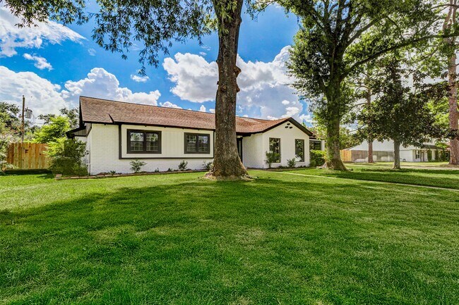 Foto del edificio - 9923 Emnora Ln