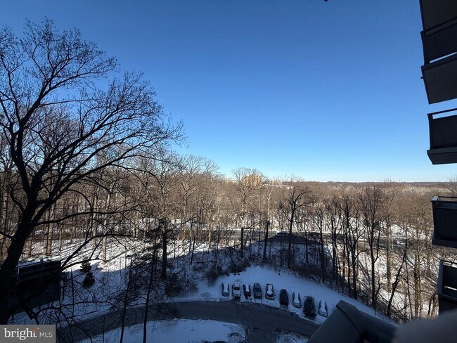 Foto del edificio - 5225 Pooks Hill Rd