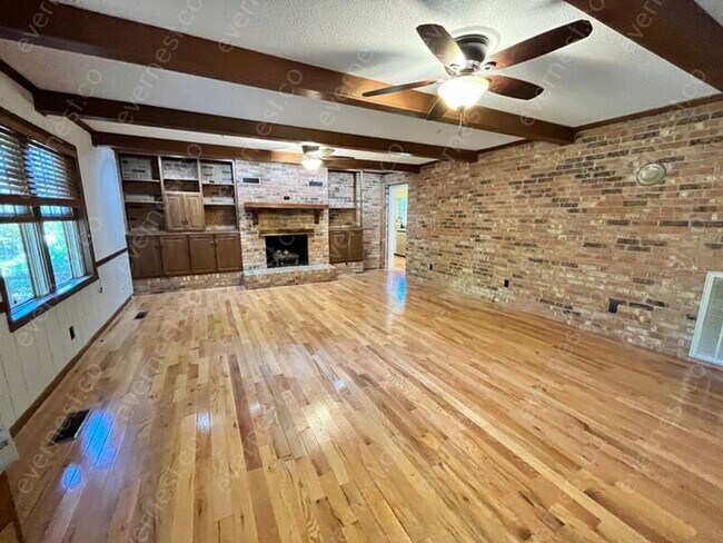 Building Photo - 2101 Elmar Dr