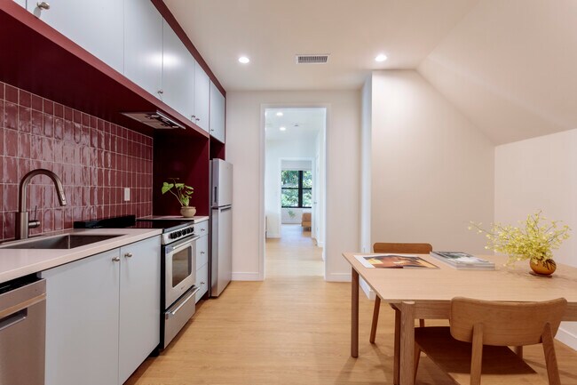 Foto del edificio - 4541 Melbourne Ave