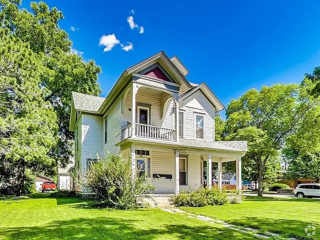 Building Photo - 642 Summit Ave