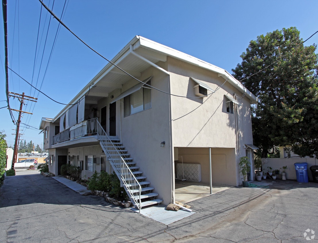The Costanso Apartments Apartments in Woodland Hills, CA