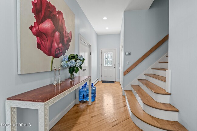 Building Photo - 460 Runyan Ave