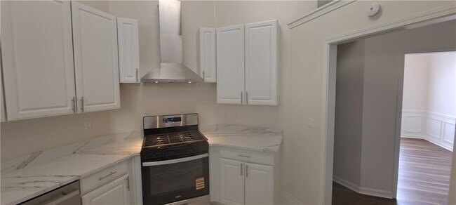 Foto del edificio - 1050 Hillary Ln