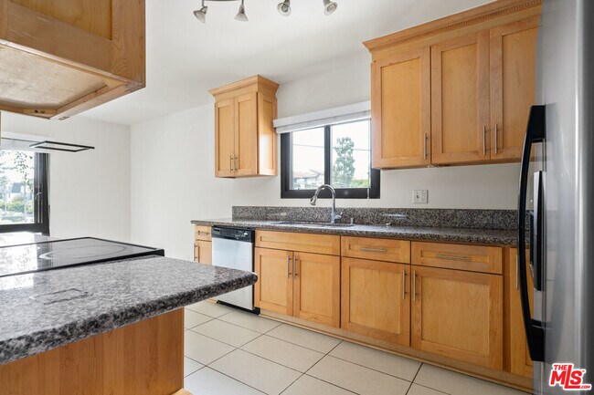 Foto del edificio - 8630 Falmouth Ave