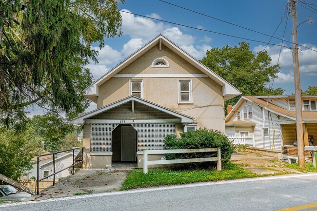 Building Photo - 859 Stewart St