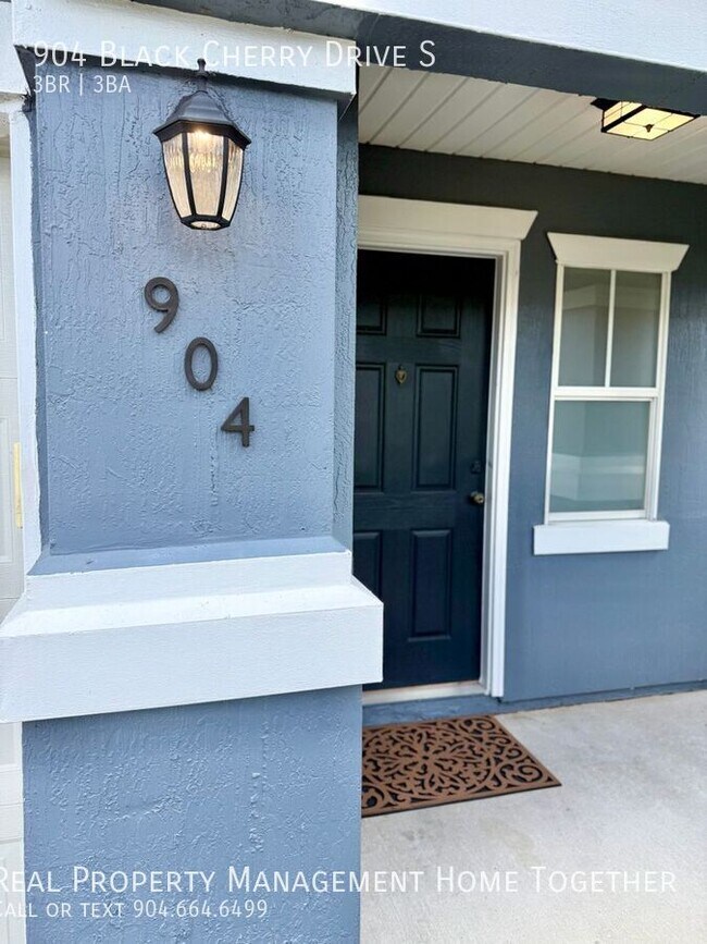 Building Photo - 904 Black Cherry Dr S