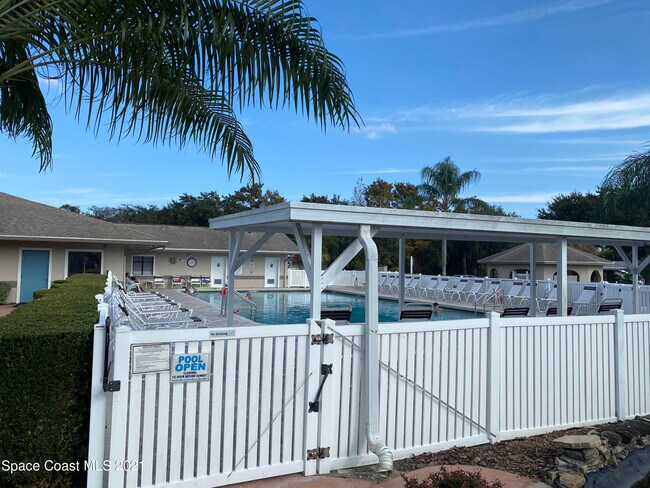 Foto del edificio - 4659 Goldfinch Ln