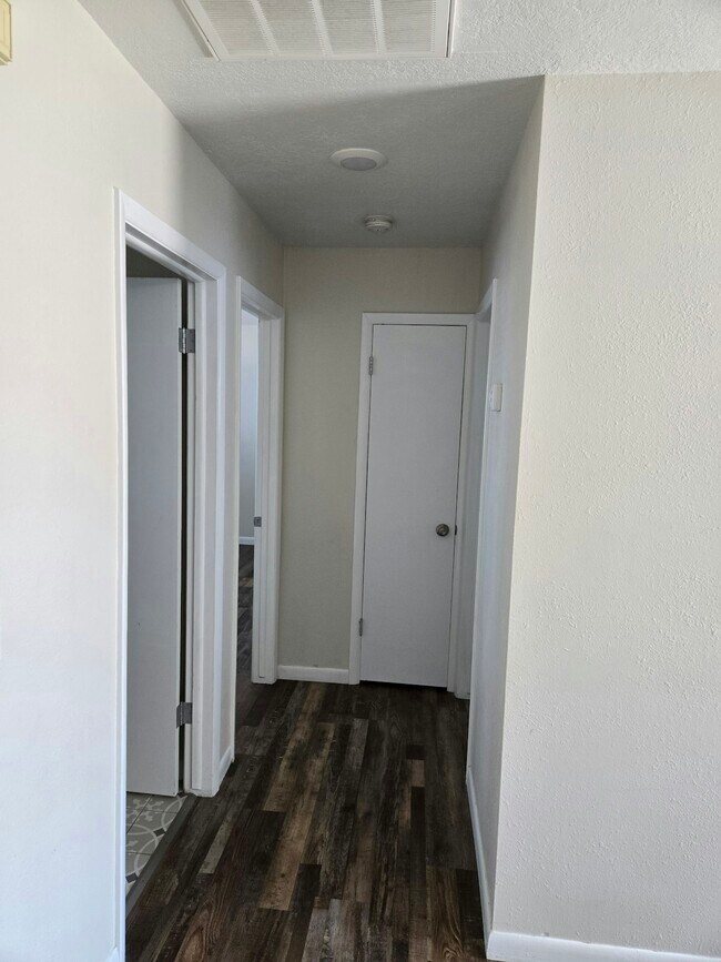 Foto del edificio - 340 W Cedar St