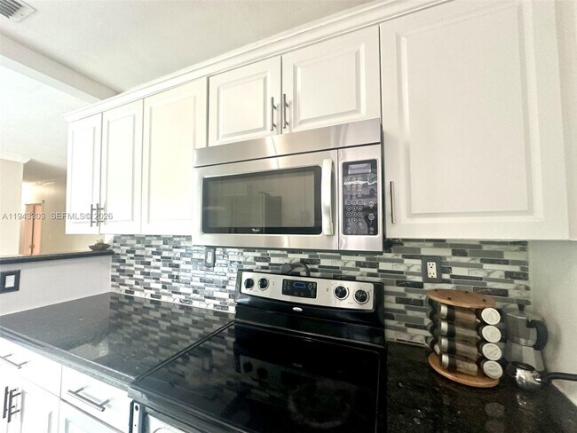 Foto del edificio - 7021 Scott St