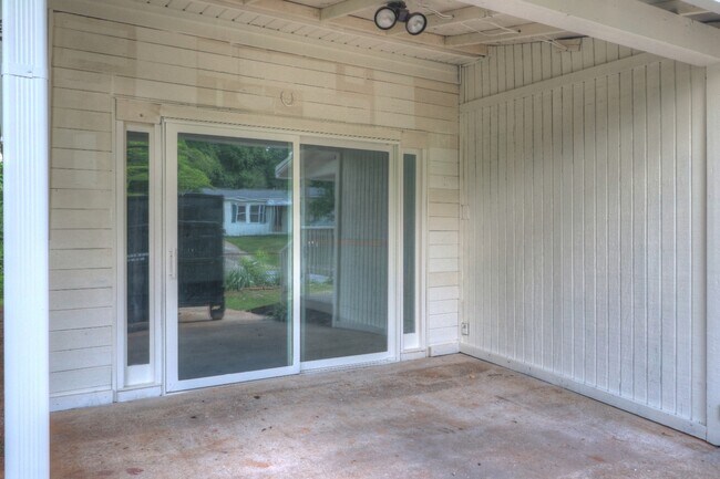 Building Photo - 1305 Cochise Cir