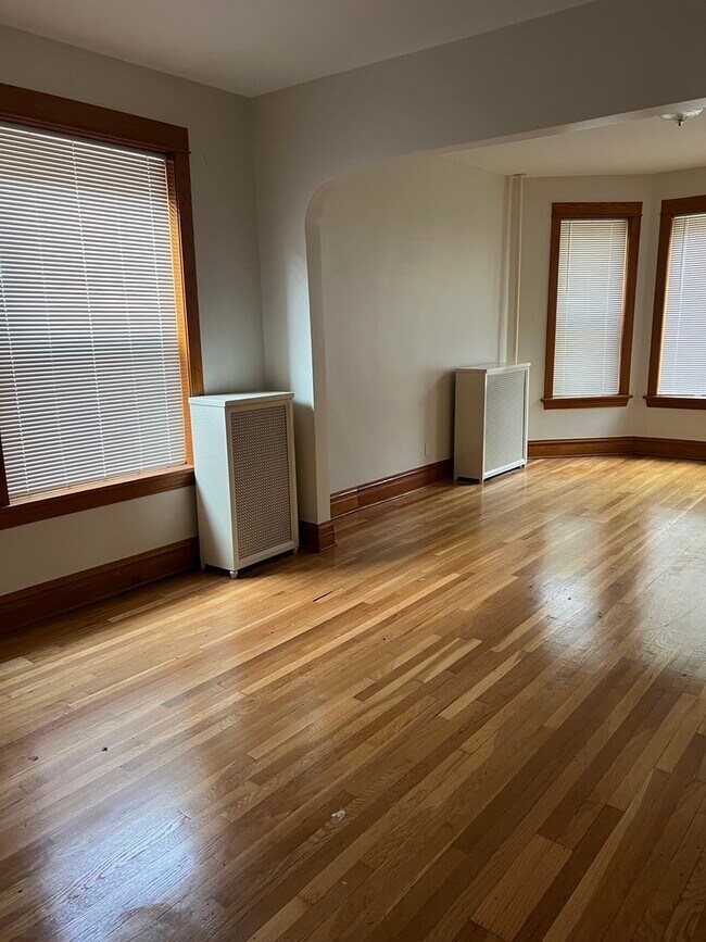Foto del edificio - 6327 N Lakewood Ave