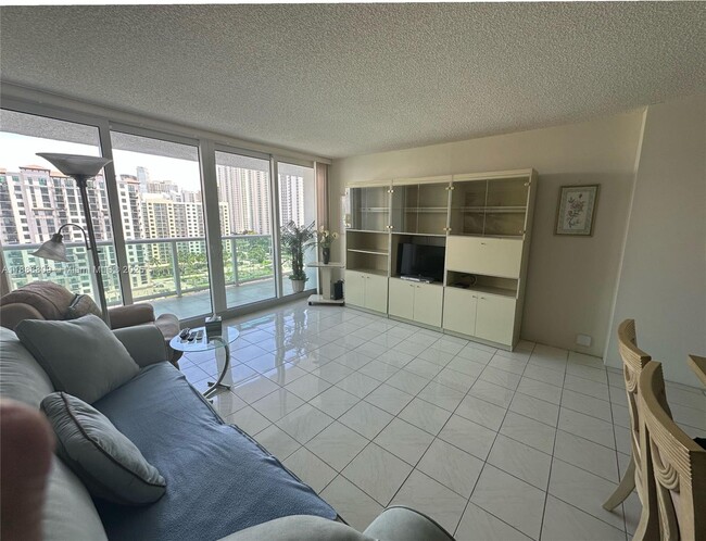 Foto del edificio - 100 Bayview Dr