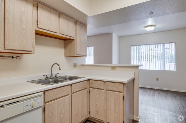 2BR, 2BA - 1149SF - La Fontaine at Sun City