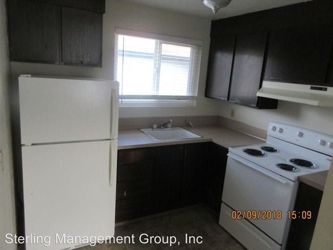 Building Photo - 976 NW Sycamore Ave